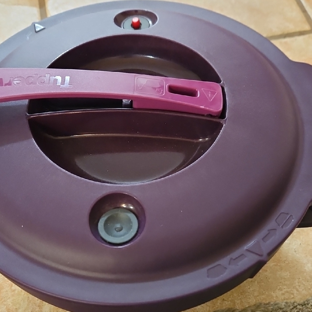 Tupperware Microwave Pressure Cooker Pls NO Scammers. I Will Report Immediately